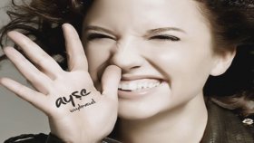 Ayşe Özyılmazel - Taşıyo Baksana Ayşe Özyılmazel - Taşıyo Baksana
