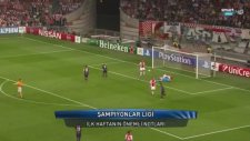 Ibrahimovic'in Serbest Vuruş Sırasında Burnunu Koruması