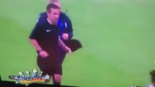 Maçta Tamponunu Düşüren Kadın Futbolcu