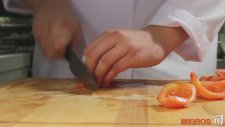 Mozzarella Peynirli Ve Taze Fesleğenli Kızarmış Börek Tarifi