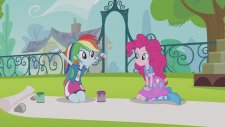 Equestria Girls Rainbow Rocks - Pinkie Pie Davul Çalıyor