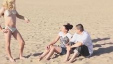 Plajda Bikini İle Kamera Şakası