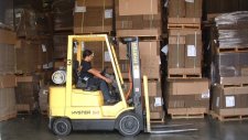 Sakarlığıyla Depo Yıkan Forklift Operatörü