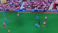 Kendi Kalesine Böyle Gol Atanını Görmediniz!