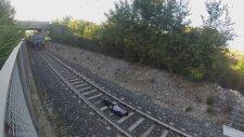 Trenin Altına Yatan Çılgın Ergen
