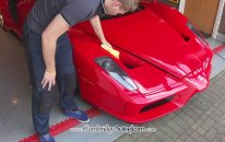 Milyon Dolarlık Ferrari Enzo Nasıl Yıkanır?