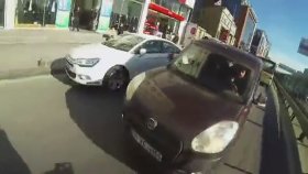 Motosiklete Kaza Yaptırtmak İsteyen Sürücü