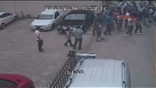 Kız Arkadaşı İle Yürürken Dayak Yiyen Genç