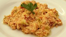 Bol Domatesli Ve Yumurtalı Kolay Menemen Tarifi