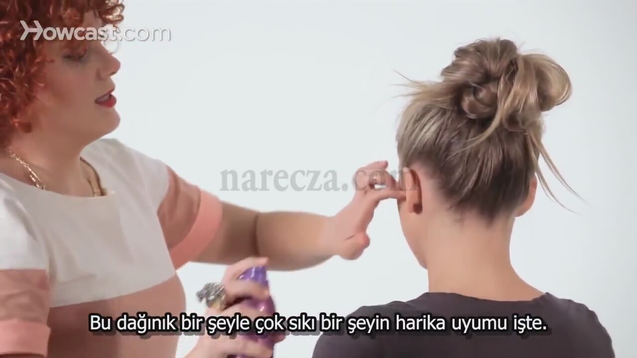 Mükemmel bir dağınık topuz nasıl yapılır Mükemmel bir dağınık topuz nasıl yapılır