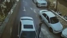 Arabadan Dayak Yiyen Kadın Sürücü (Mercedes'in İntikamı)