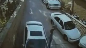 Arabadan Dayak Yiyen Kadın Sürücü (Mercedes'in İntikamı)