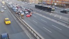 Trafiği Kilitleyen Saygısız Maganda