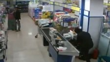 Komedi Filmi Gibi Market Soygunu (Bim İçerir)
