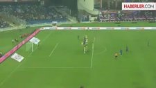 Anelka Hindistan'da İlk Golünü Attı