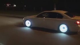Bmw'ye Neonlu Jant Takmak