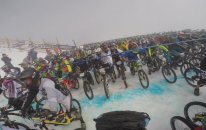 Kar Üstünde Bisiklet Yarışı - Downhill