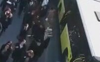 Metrobüsten Boşalan İnsan Sürüsü