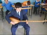 Saz Bağlama Bir Çocuk Bir Saz Ve Bir Türkü