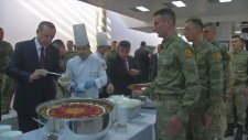 Cumhurbaşkanı Erdoğan, Muhafız Alayı’nda Askerlerle Aşure Yedi