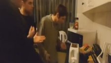 Ekmek Kızartma Makinesinin İçine Bıçak Sokmak