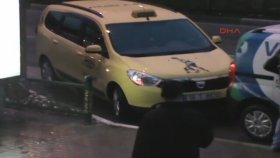 Atatürk Çıkartmasını Kaldırmak İsteyen Polis 2