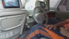 Direksiyonu Arka Koltuğa Yerleştiren Arap