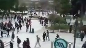 Eylemci Ezen Polise Molotof Atmak