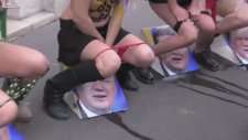 Femen'in Cumhurbaşkanının Suratına İşemesi