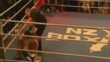 Nakavt Olduğunu Bir Türlü Kabullenemeyen Boksör