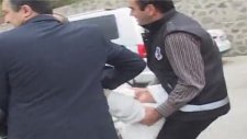 96 Yaşındaki Dedeyi Yaka Paça Dışarı Atmak