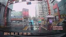 Ölmeyi Unutan Scooterlı