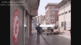 Çılgına Dönüp Halka Küfür Eden Polis