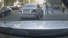 Sinirlendiği Adamın Üstüne Araç Sürmek