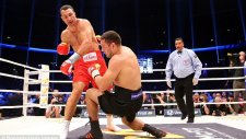 Kendisine Kız Gibisin Diyen Rakibini Nakavt Etti!