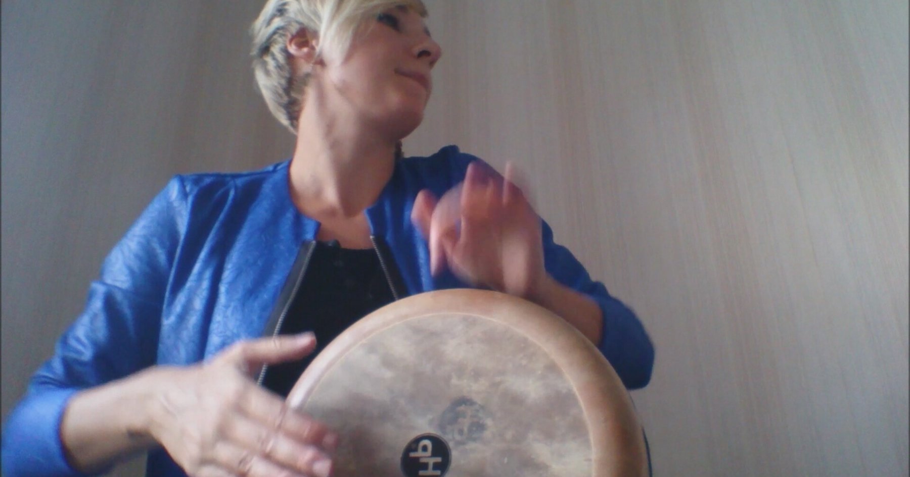 Rus Bayan Çok İlginç Darbuka Çalıyor