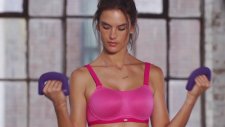 Alessandra Ambrosio Egzersiz Yapıyor
