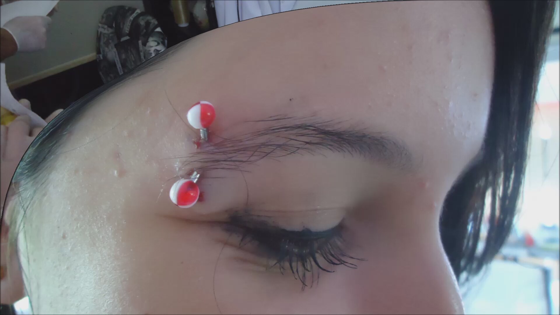 Kaş Piercingi Nasıl Çıkarılır Kaş Piercingi Nasıl Çıkarılır