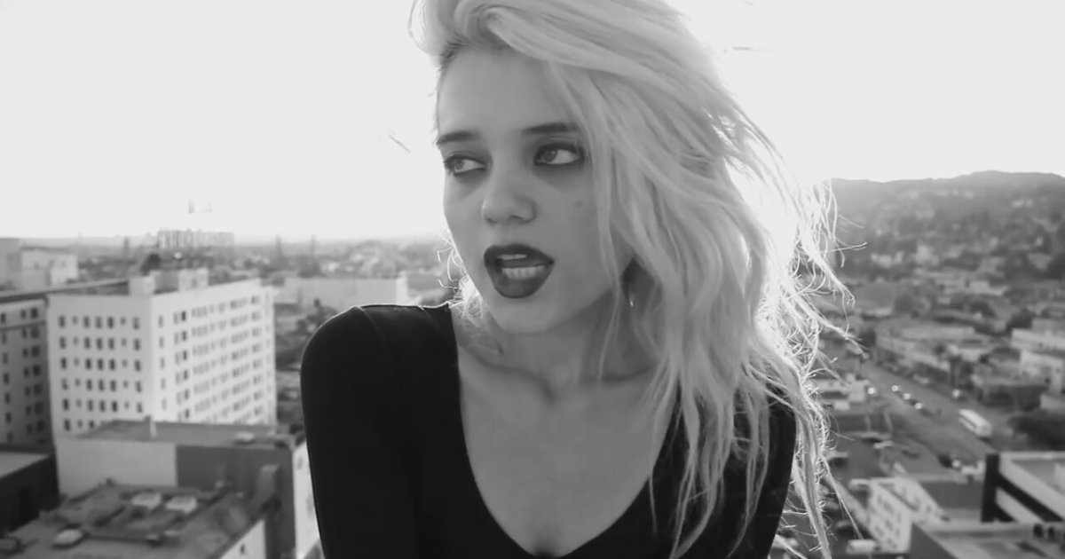 Sky Ferreira - Everything Is Embarrassing | İzlesene.com