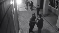 Bar Çıkışı Yanlış Adama Çattılar!