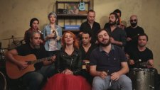 Aylin Aslim - Gülyabani / #akustikhane Toy Sessions