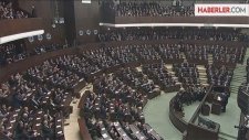 Davutoğlu, Yaşlı Adamın Elini Öptüğü Fotoğrafa Açıklık Getirdi