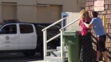 Cansız mankene şiddet uygulayıp polisi keklemek