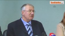 Sırp Lider Şeşely, Lahey Mahkemesine Rest Çekti