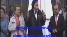 Bestelediği Marşı Zorla Sevdirmek ve Söyletmek