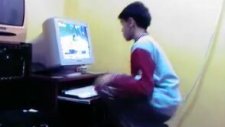 Bilgisayar Jokeyi Çocuk