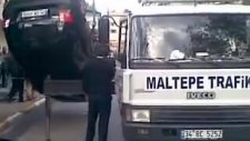 Trafik Çekicisi Aracı Ters Çevirdi