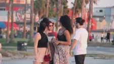 Sokakta Kadınların Göğüslerine Nasıl İltifat Edilir?