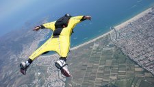 Wingsuit İle Adrenalin Patlaması Yaşayan Adam