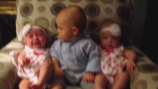 İlk Kez İkiz Bebek Gören Bebek